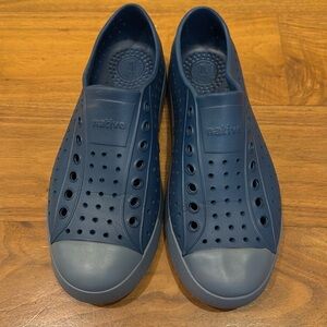 Native shoes blue GUC unisex men’s size 6, woman’s size 8